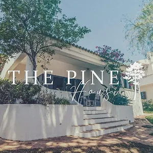 Pine House - Airport, And Center Bed & Breakfast FAO